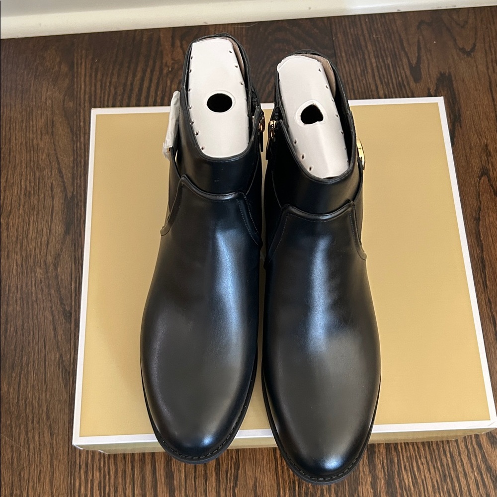 Michael Kors Carmen Flat Booties - Picture 5 of 8